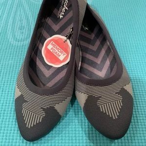 Pointed Toe Memory Foam Skechers Comfort Flat 7.5